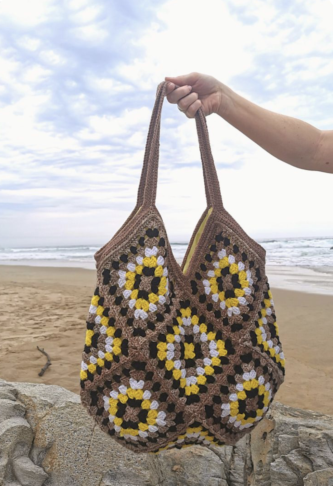 Granny Square Tote Bag FREE CROCHET PATTERN Craftorator