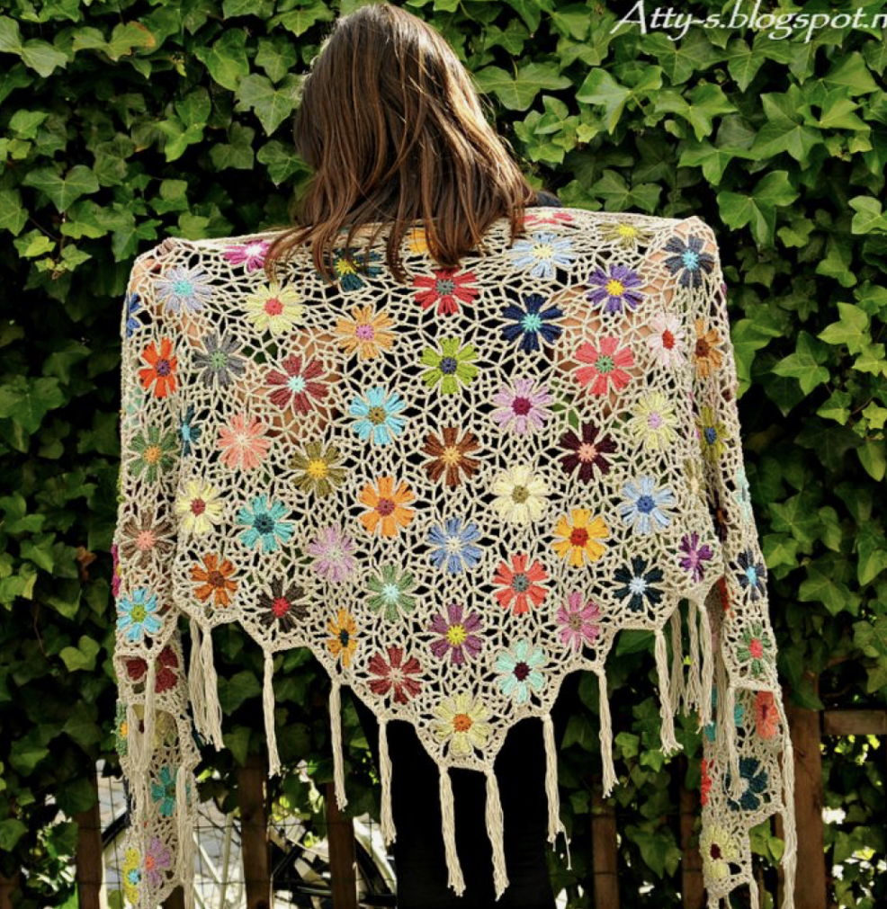 Beautiful Flower Shawl FREE CROCHET PATTERN — Craftorator