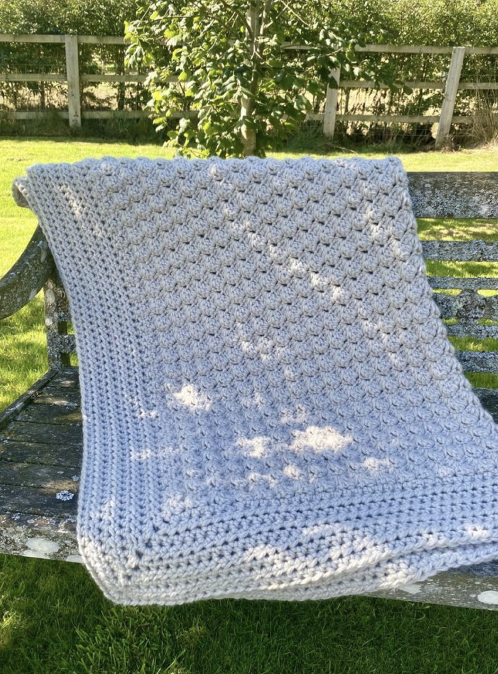 Chunky Yarn Crochet Blanket FREE CROCHET PATTERN — Craftorator