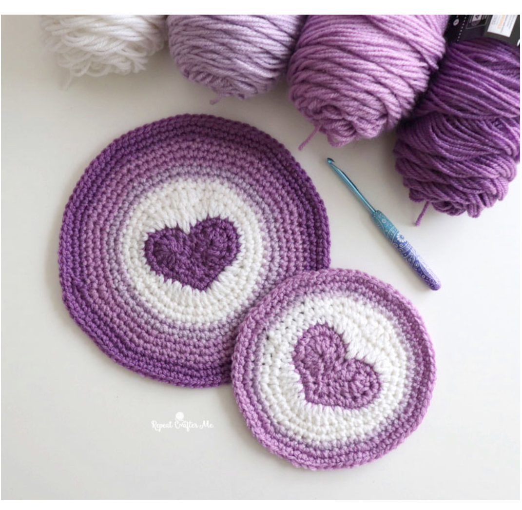 crochet-heart-in-a-circle-free-crochet-pattern-craftorator