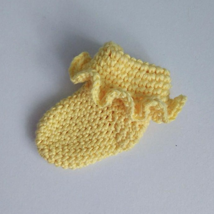 Crochet Frilled Newborn Socks