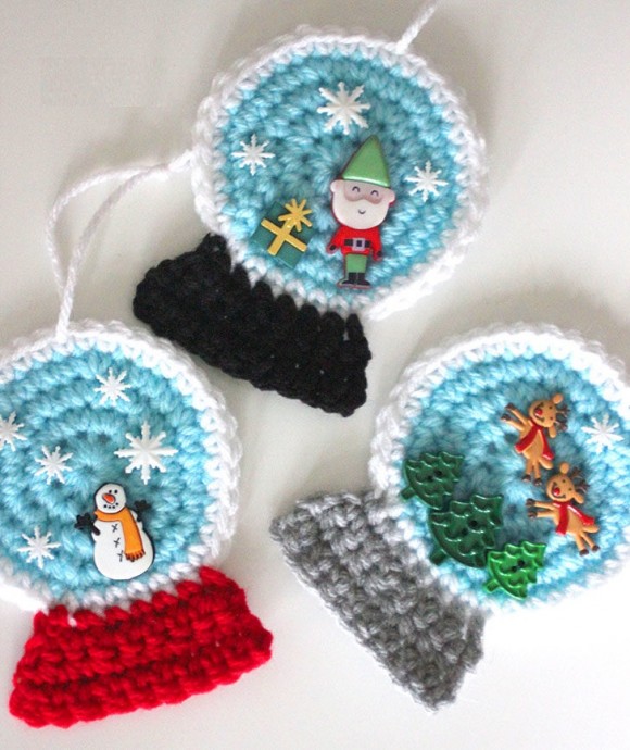 Helping our users. ​Crochet Snow Globe with Decorations.