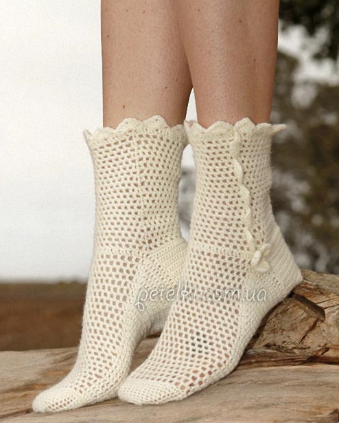 Crochet Socks With a Flower – FREE CROCHET PATTERN — Craftorator