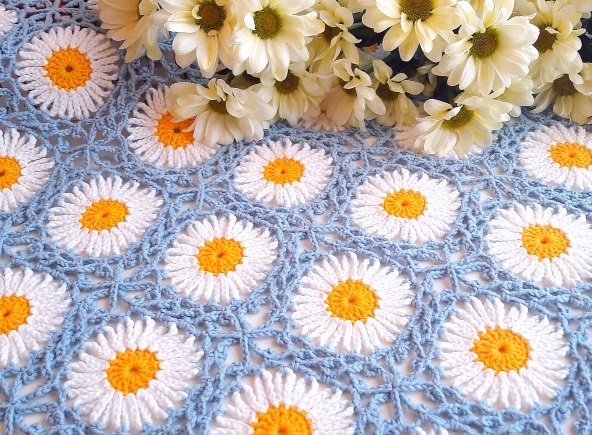 Crochet Daisy Square – FREE CROCHET PATTERN — Craftorator