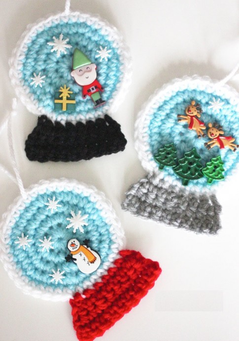 Helping our users. ​Crochet Snow Globe with Decorations.