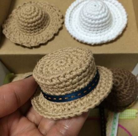 Inspiration. Crochet Dolls' Hats. – FREE CROCHET PATTERN — Craftorator