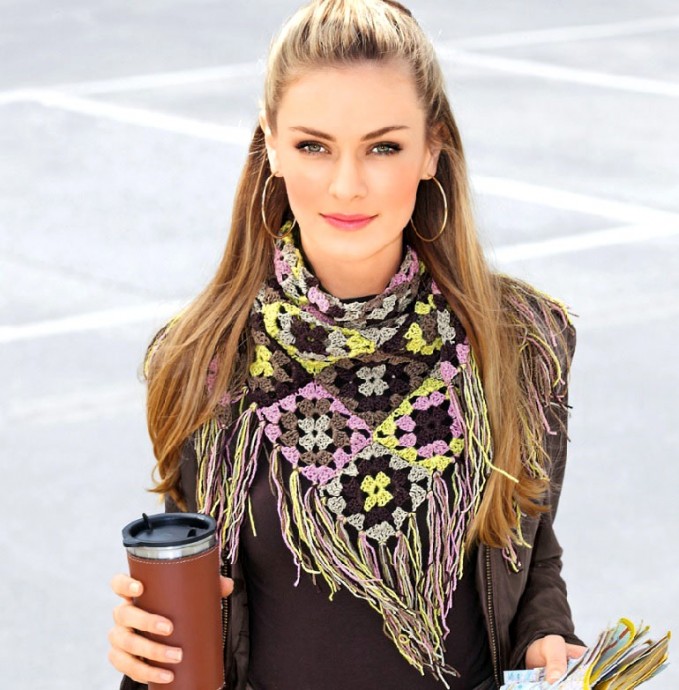 Neck-Piece with Granny Squares Motifs