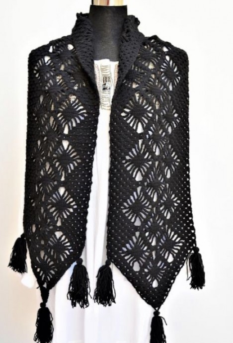 Crochet Black Widow Scarf (Free Pattern)