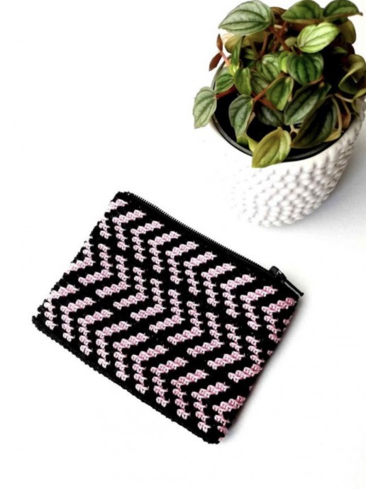 Crochet Tapestry Zipper Pouch (Free Pattern)