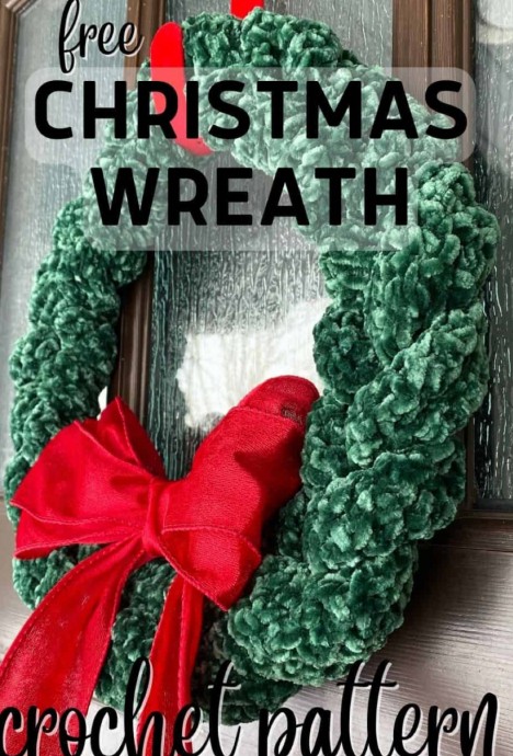 Crochet Christmas Winter Wreath (Free Pattern)