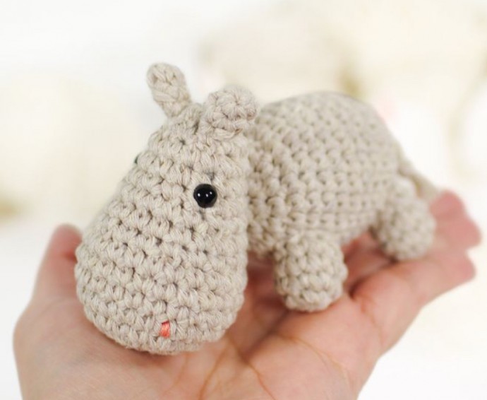 Crochet a Small Hippo (Free Pattern)