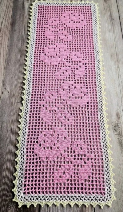 How to Crochet a Rose Table Runner (Free Pattern)