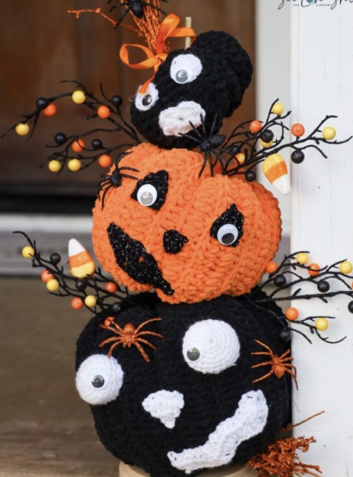 Crochet 3-Stack Jack-O-Lantern Topiary (Free Pattern)