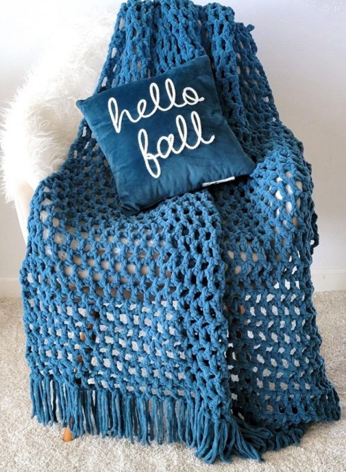 Crochet Blue Moon Throw (Free Pattern)