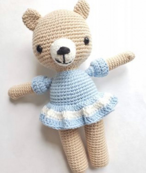 Free Crochet Pattern: Simple Bear with Skirt and Bell Sleeves