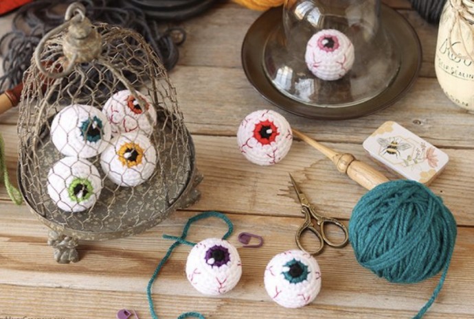 Crochet Small Eyeball (Free Pattern)