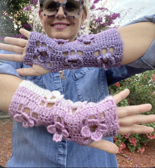 Free Crochet Pattern: Vivid Petal Fingerless Mitts