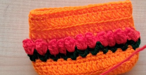 Create Your Own Adorable Crochet Tulip Pouch: A Charming DIY Project