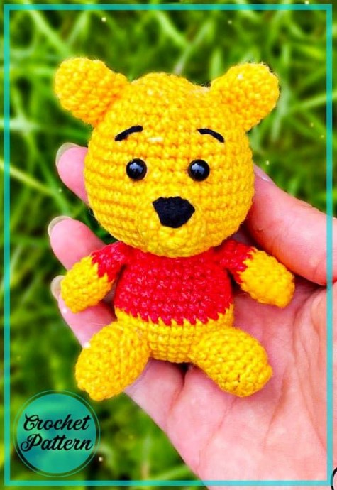 Crochet Winnie the Pooh Keychain Amigurumi