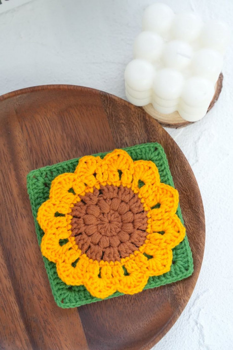 Crochet Beautiful Sunflower Granny Square