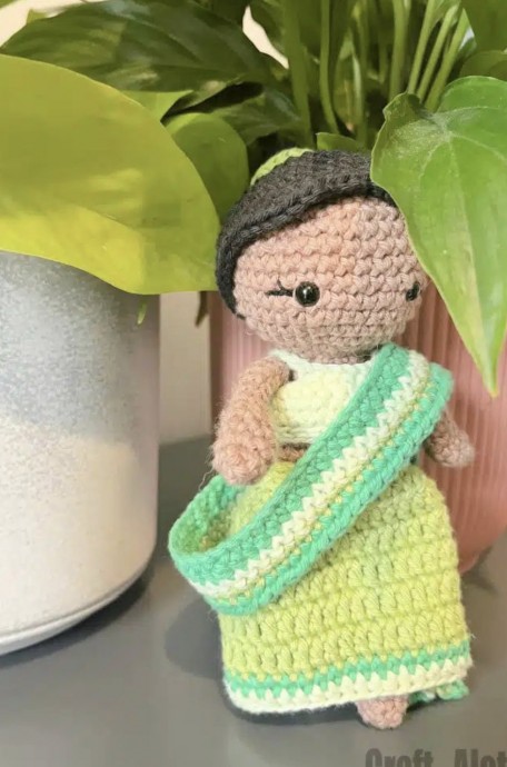 Crochet Indian Doll with Saree (Free Pattern)