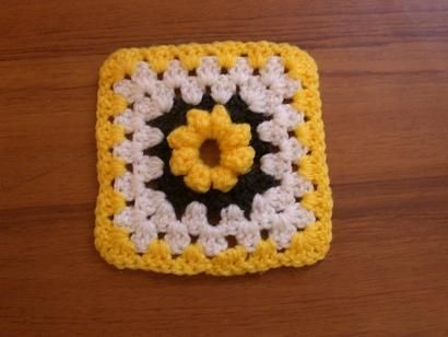 Crochet Bobble Flower Square