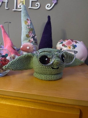 Crochet Baby Yoda Glasses Holder