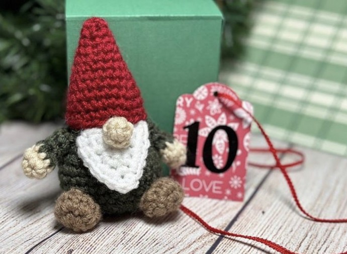 Crochet Mini Gnome Amigurumi (Free Pattern)