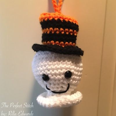 Crochet Hanging Happy Ghost Ornament