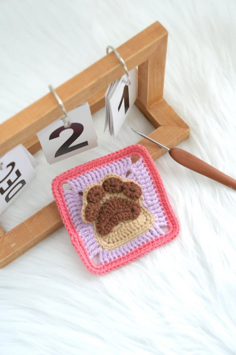 Crochet Paw Print Granny Square