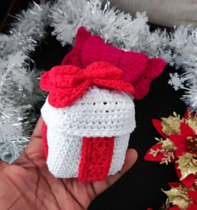 Crochet Gift Box (Free Pattern)