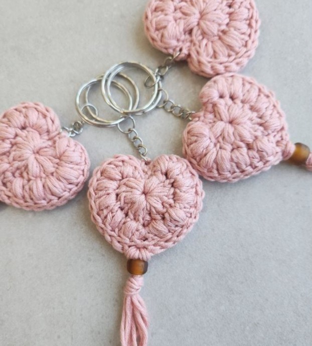 Crochet Heart Keychain (Free Pattern) FREE CROCHET PATTERN — Craftorator