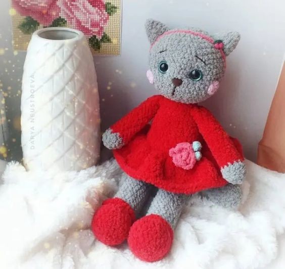 Crochet Amigurumi Cat in a Dress