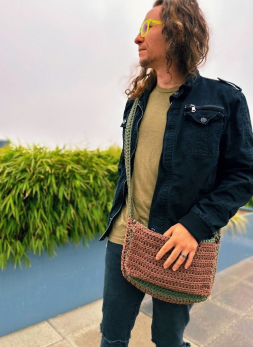 Crochet Messenger Bag (Free Pattern)