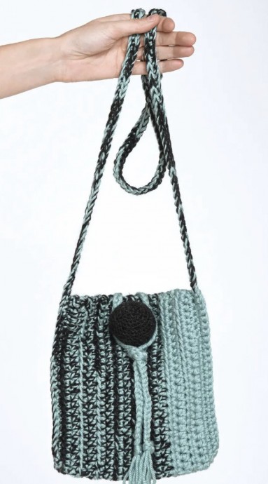 Free Crochet Pattern: Ball Button Crossbody Bag