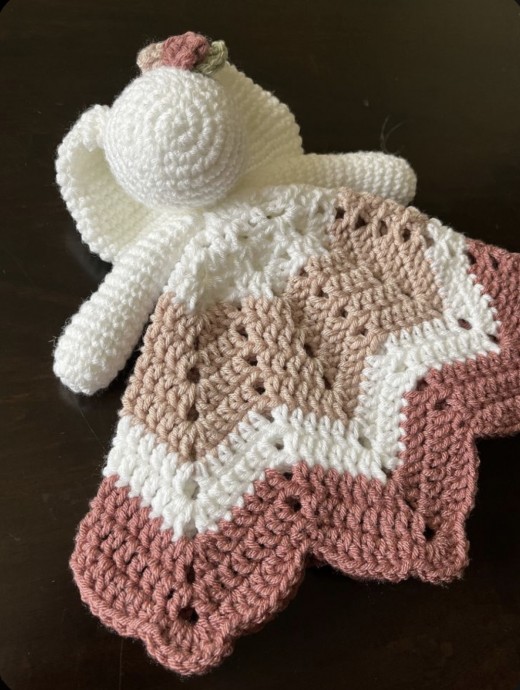 Free Crochet Pattern: Bailee the Bunny Lovey