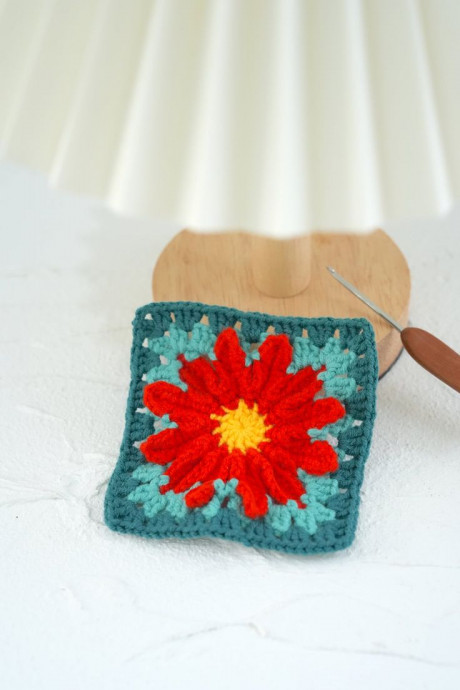 Crochet African Daisy Granny Square