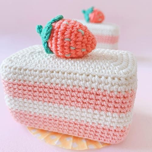 Crochet Strawberry Cake Amigurumi