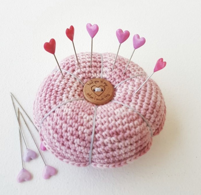 Adorable Crochet Pincushion (Free Pattern)