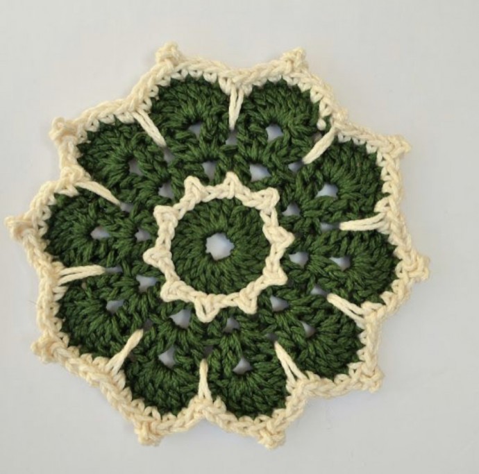 Free Crochet Pattern: Shell Play Coaster