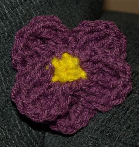 Crochet Beautiful Pansy