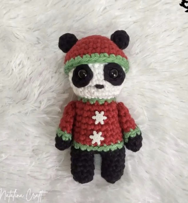 Crochet a Christmas Panda