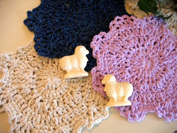 Crochet Shell Point Chenille Facecloth