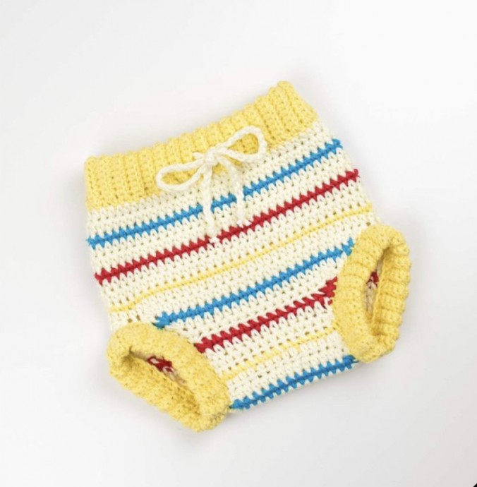 Retro Chic Baby Diaper Cover (Free Crochet Pattern)