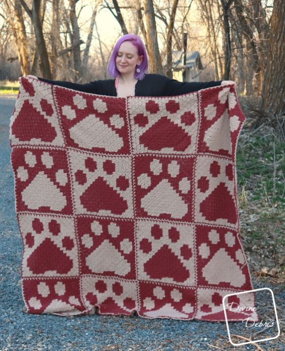 Crochet Paw Print C2C Blanket