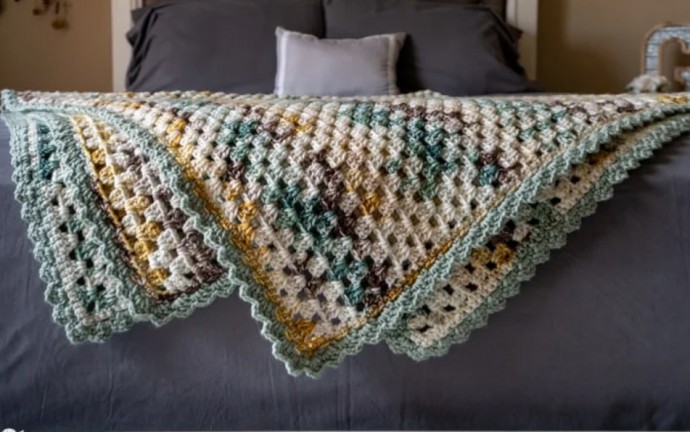 Crochet Flat Granny Blanket (Free Pattern)