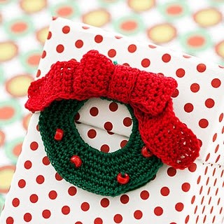 Crochet A Holiday Wreath Gift Topper