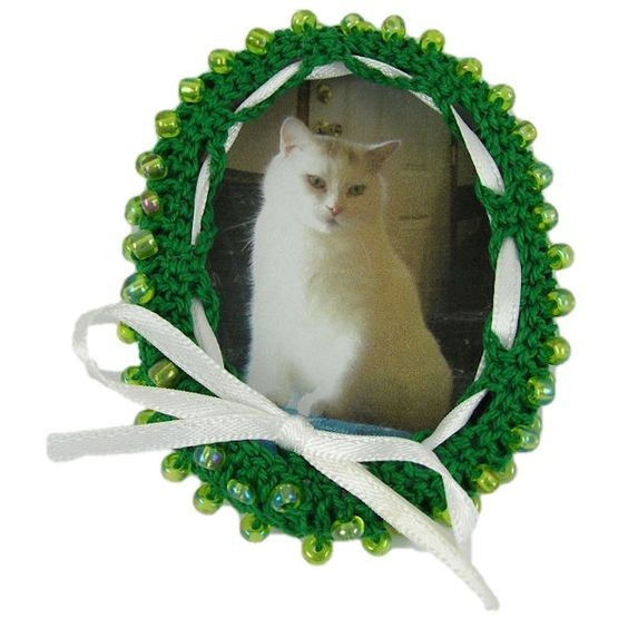 Crochet Beaded Oval Frame Fridgie