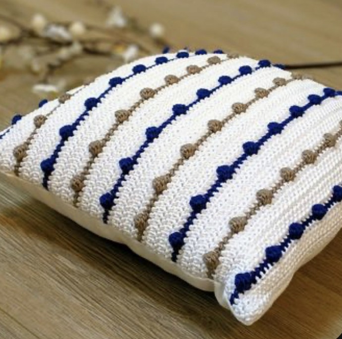 Free Crochet Pattern: Bobble Stripe Farmhouse Pillow