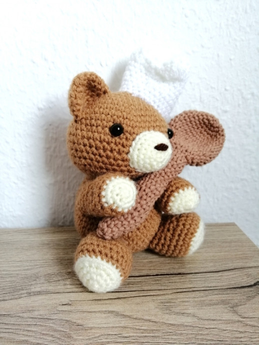 Crochet Cooking Bear Amigurumi